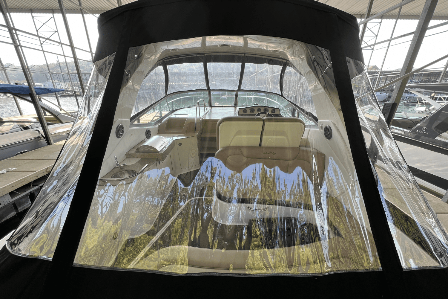 2016 Sea Ray 330 SUNDANCER Image Thumbnail #9