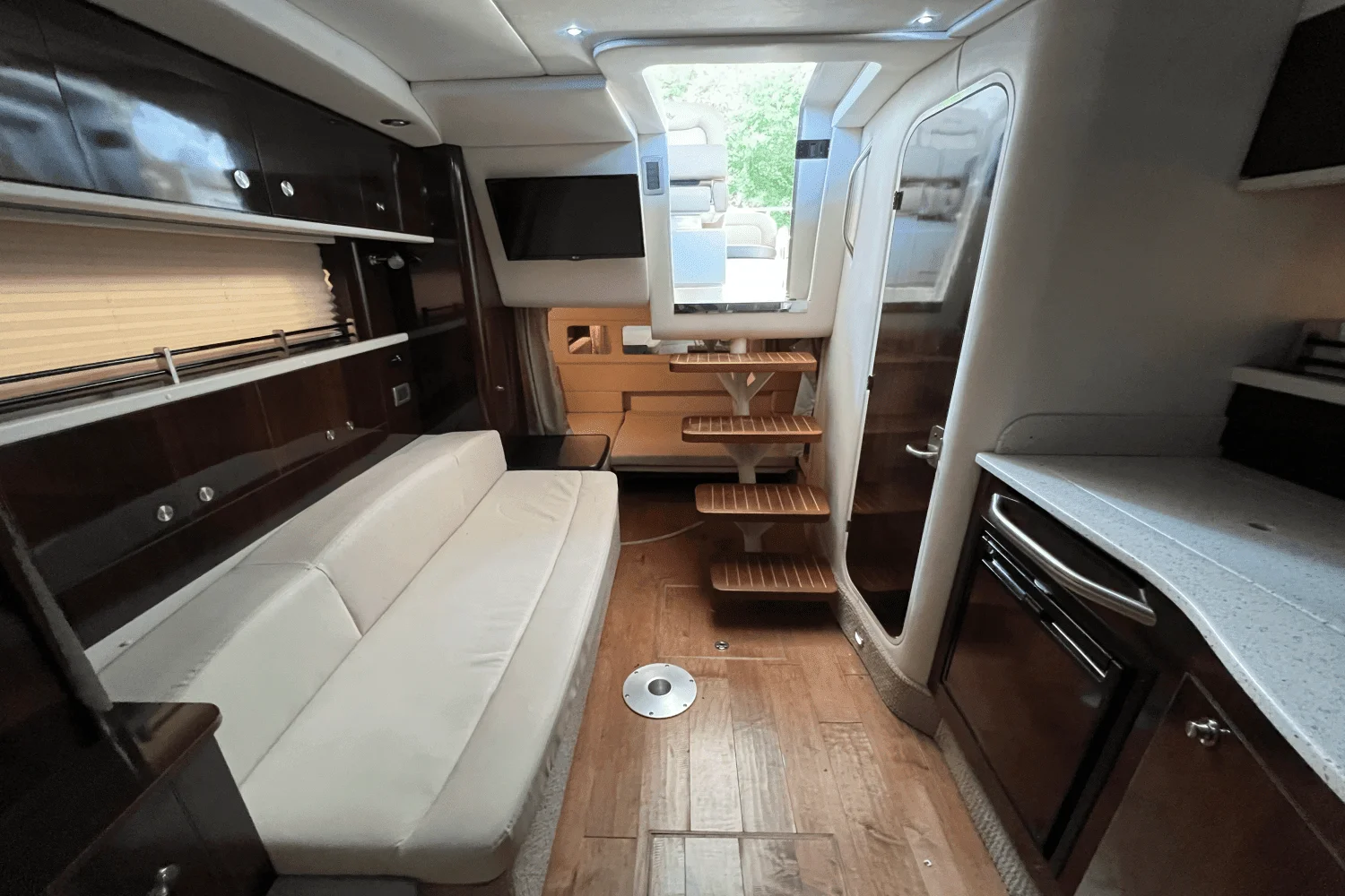 2016 Sea Ray 330 SUNDANCER Image Thumbnail #32
