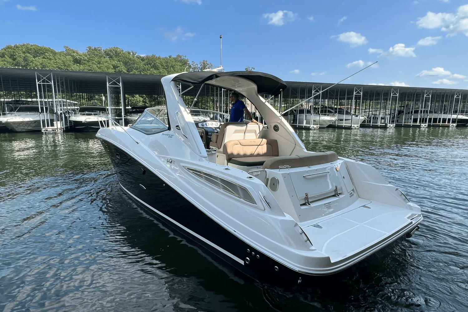 2016 Sea Ray 330 SUNDANCER Image Thumbnail #2