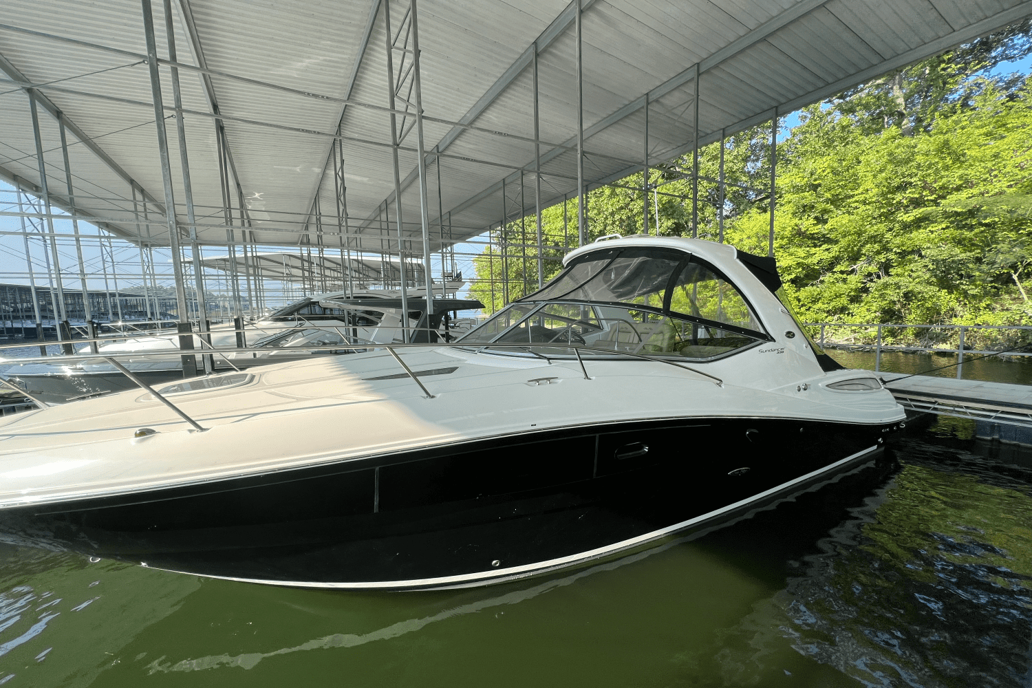2016 Sea Ray 330 SUNDANCER Image Thumbnail #3