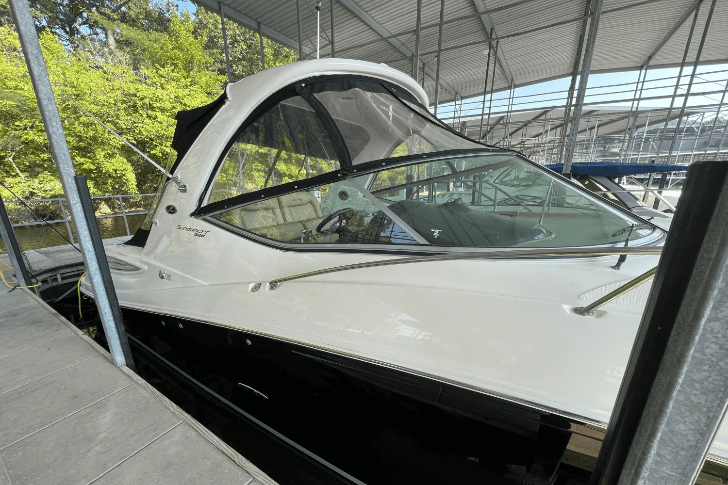 2016 Sea Ray 330 SUNDANCER Image Thumbnail #10