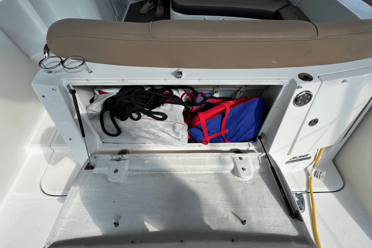 2016 Sea Ray 330 SUNDANCER Image Thumbnail #39