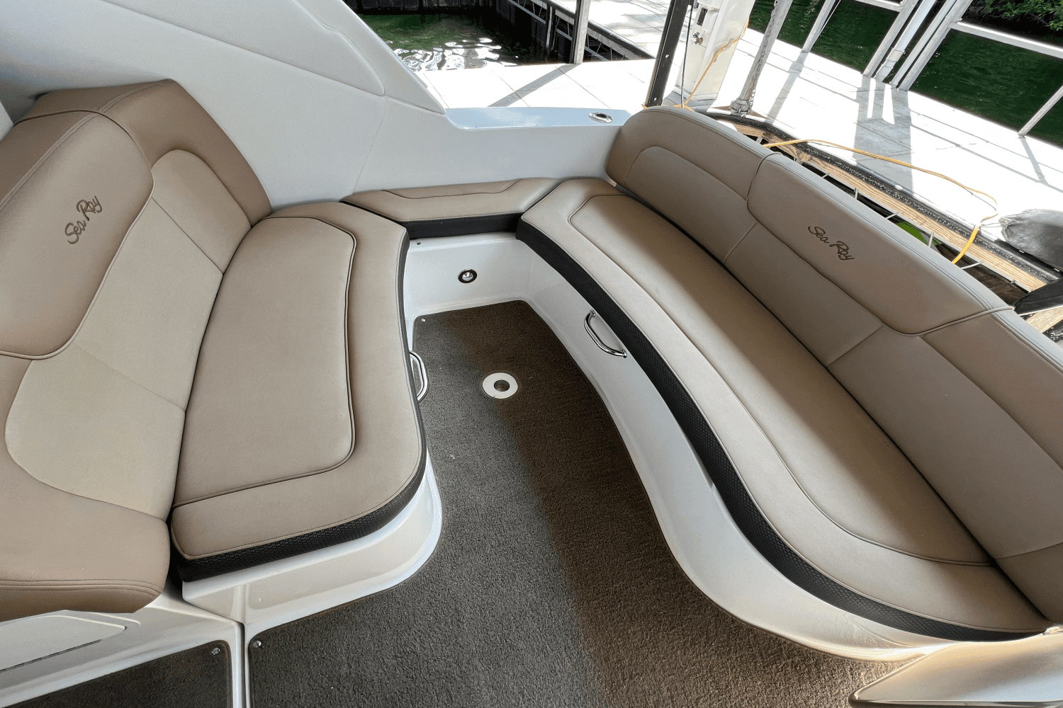 2016 Sea Ray 330 SUNDANCER Image Thumbnail #24