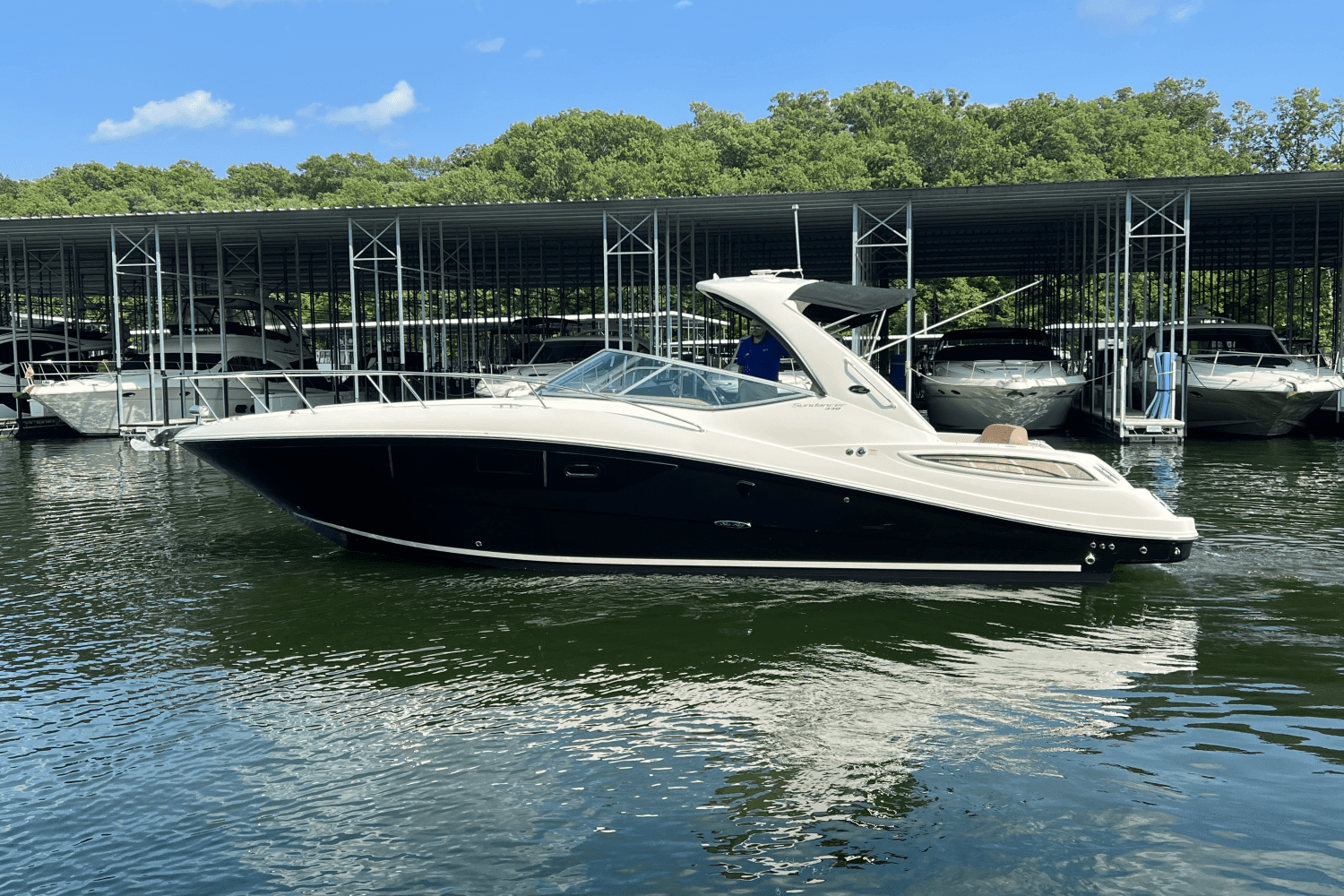 2016 Sea Ray 330 SUNDANCER Image Thumbnail #0