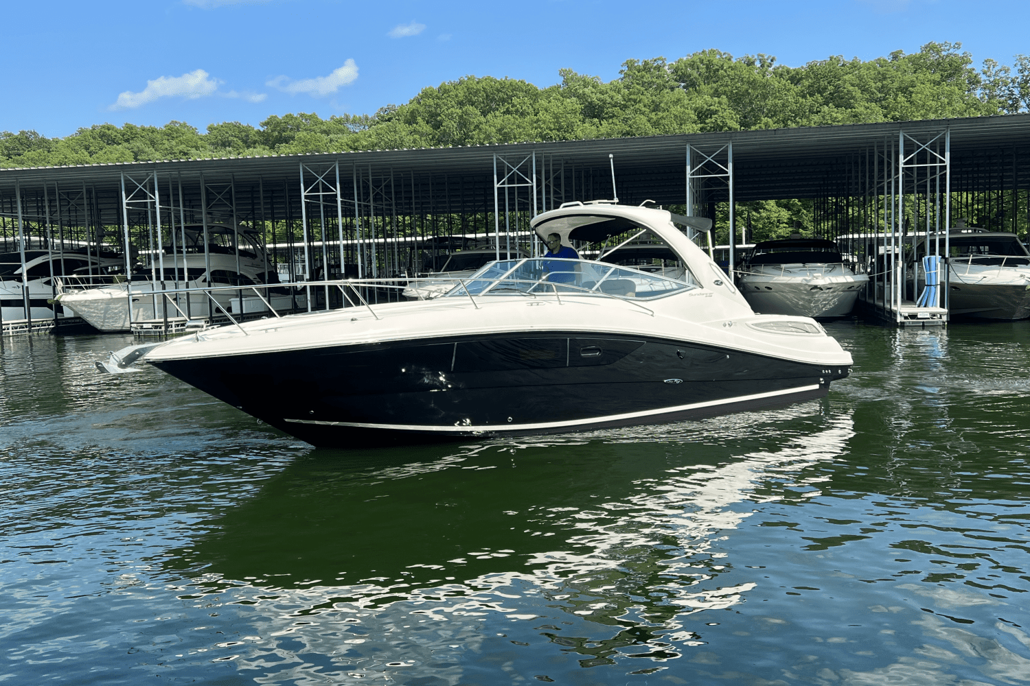 2016 Sea Ray 330 SUNDANCER Image Thumbnail #16