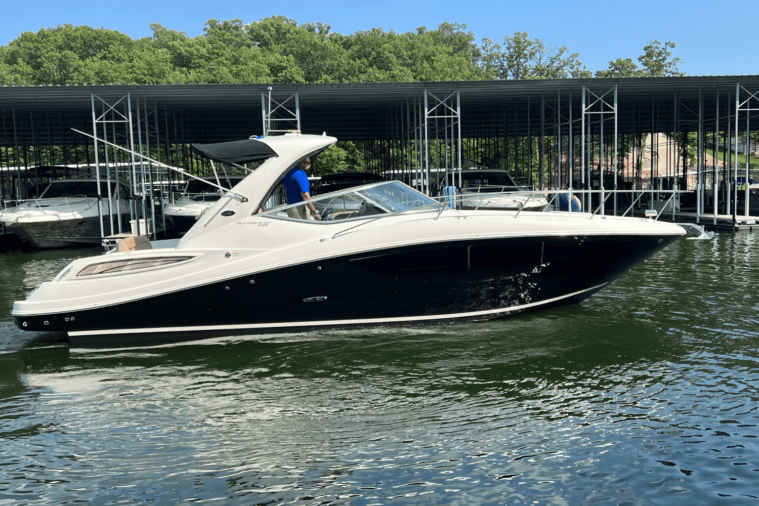 2016 Sea Ray 330 SUNDANCER Image Thumbnail #1