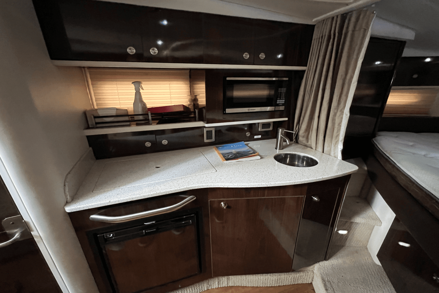 2016 Sea Ray 330 SUNDANCER Image Thumbnail #34