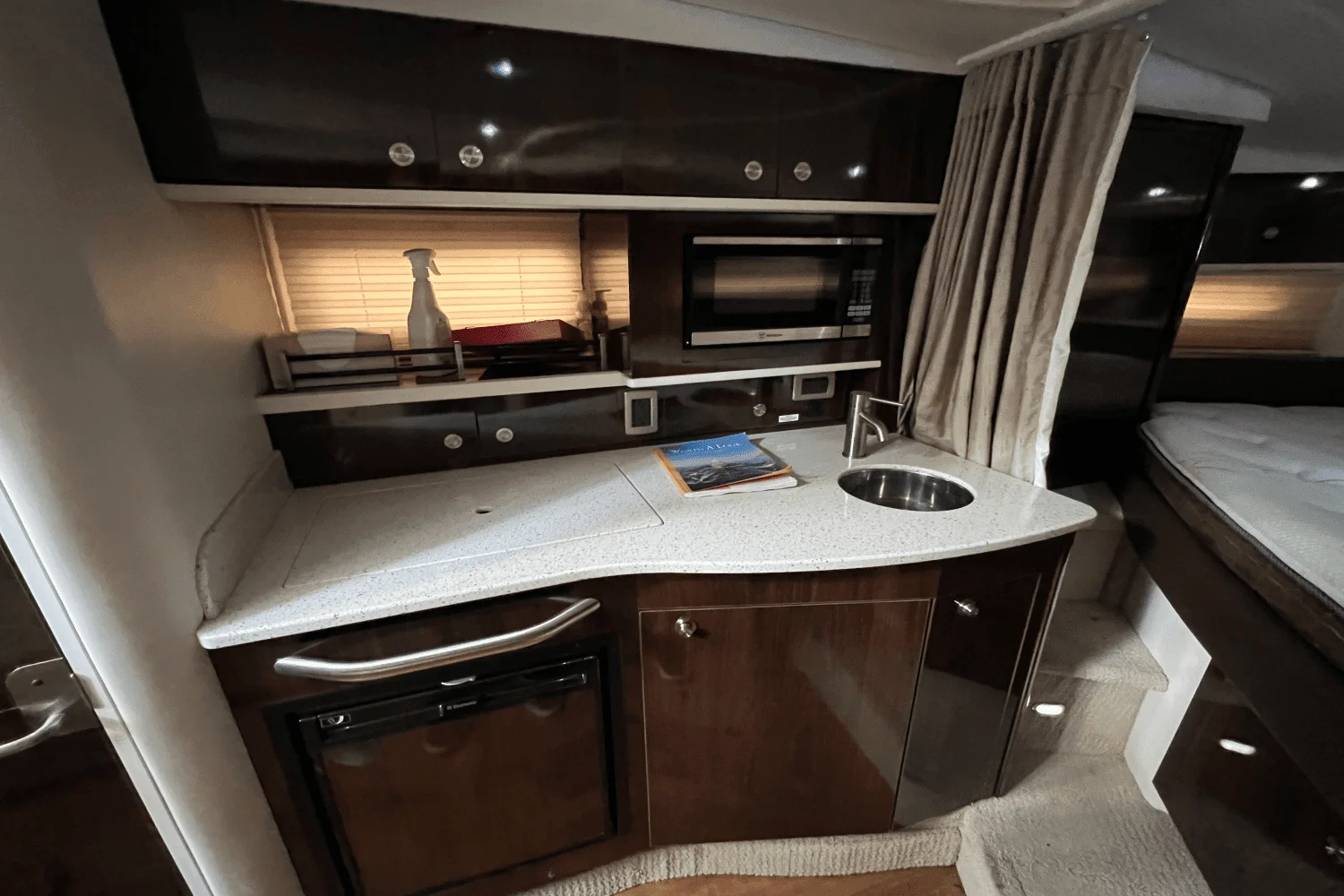 2016 Sea Ray 330 SUNDANCER Image Thumbnail #34