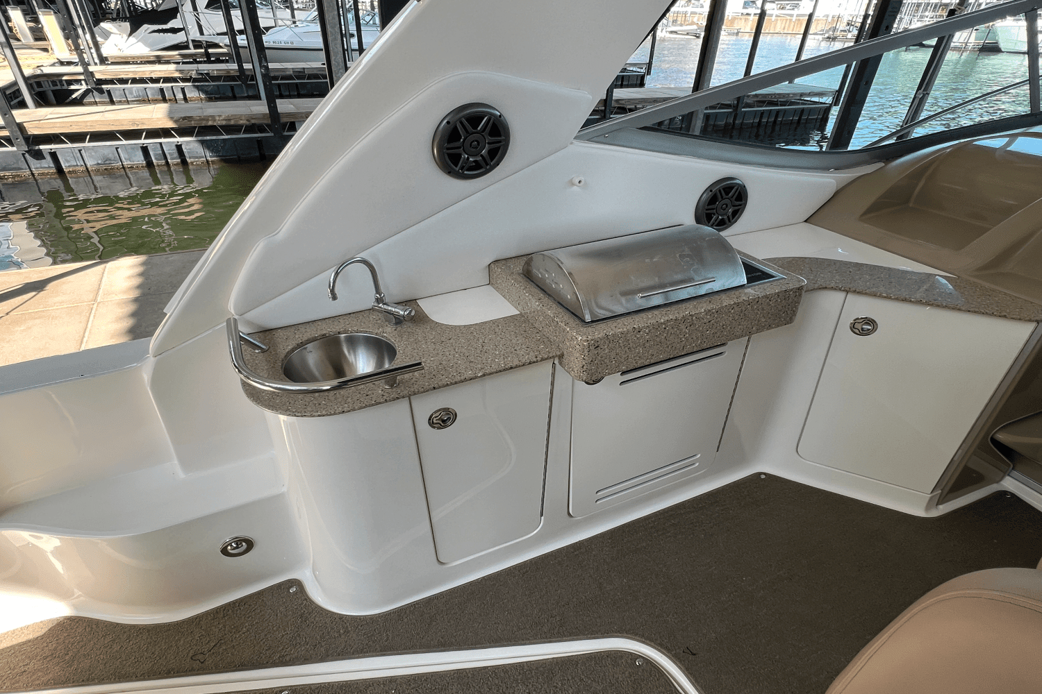 2016 Sea Ray 330 SUNDANCER Image Thumbnail #27