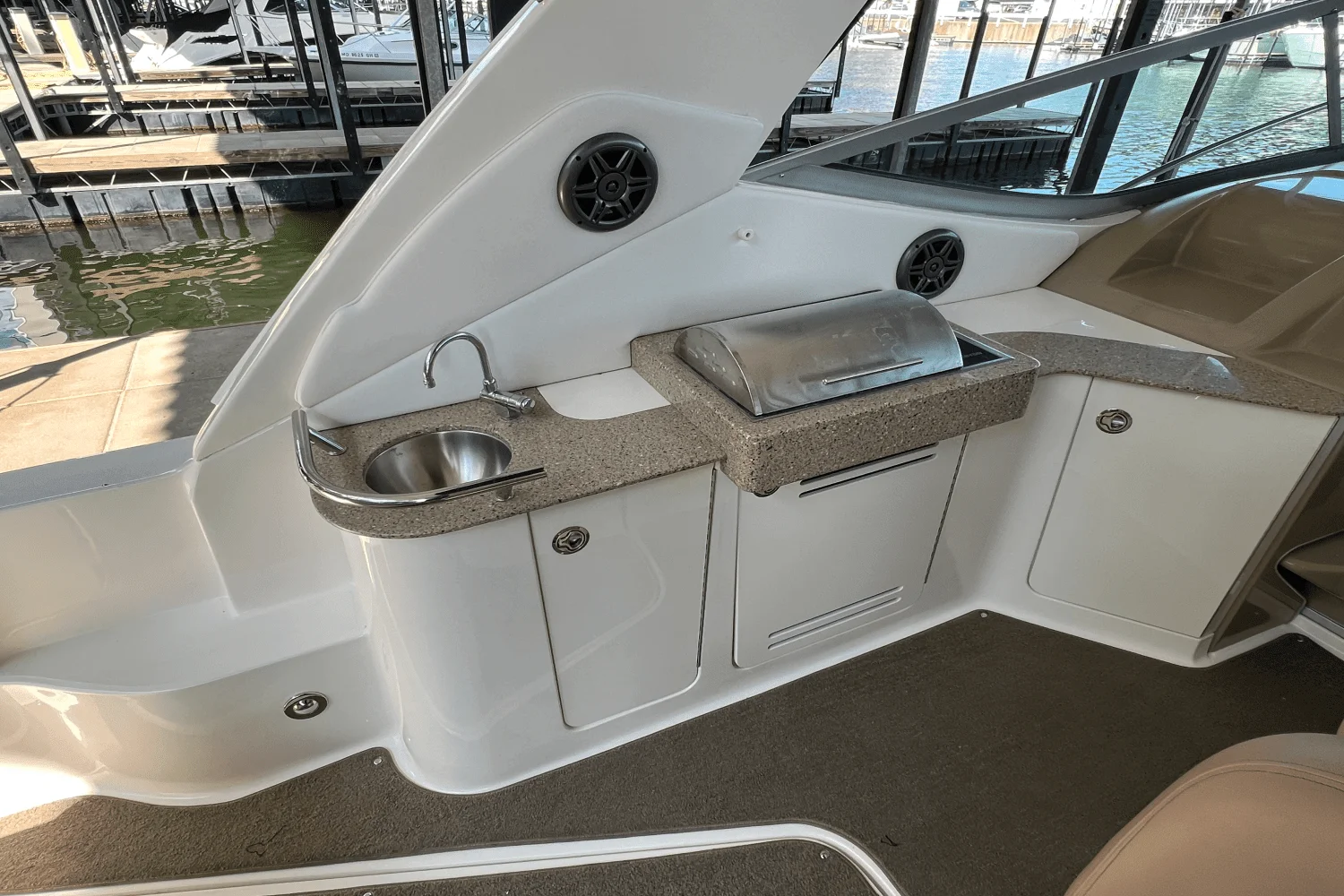2016 Sea Ray 330 SUNDANCER Image Thumbnail #27