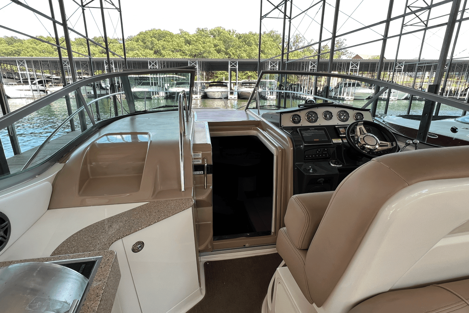 2016 Sea Ray 330 SUNDANCER Image Thumbnail #23