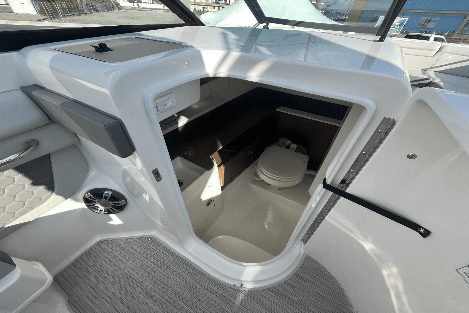 2024 Sea Ray SDX 290 Outboard Image Thumbnail #19