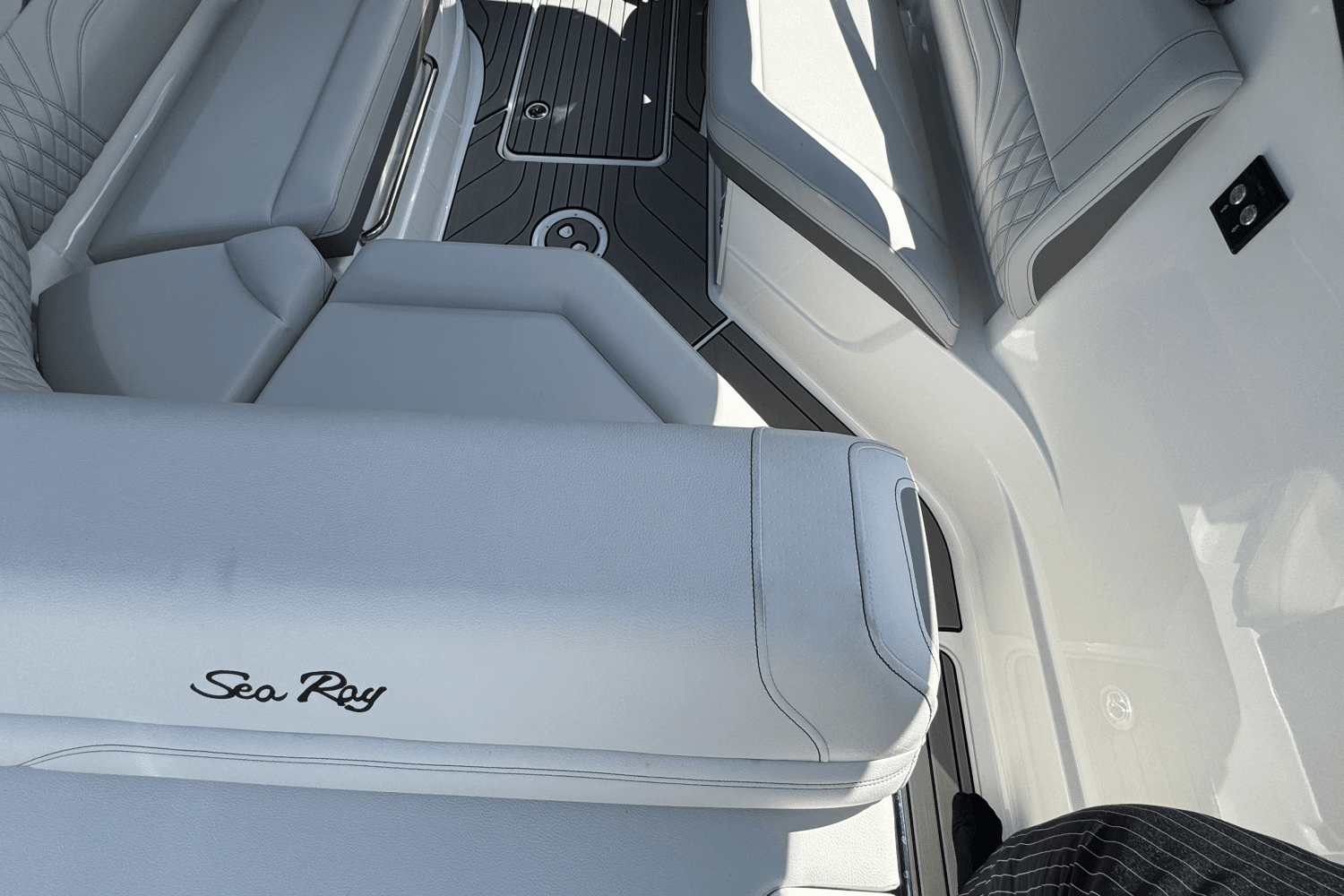 2024 Sea Ray SLX 260 Outboard Image Thumbnail #33