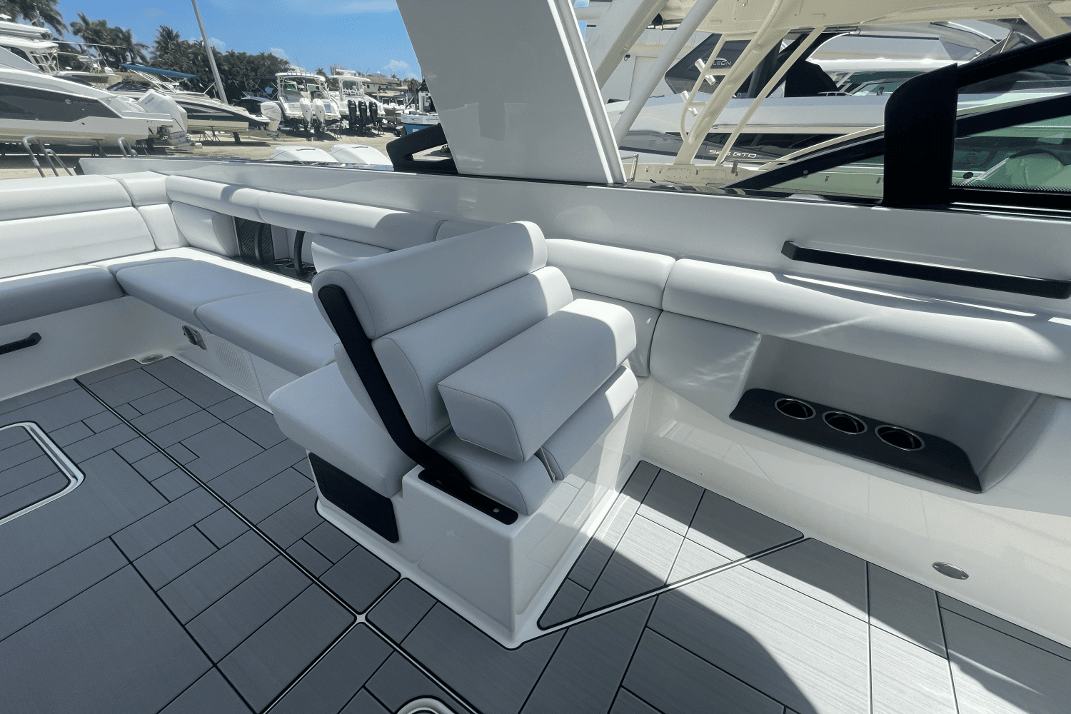 2024 Aviara AV36 Outboard Image Thumbnail #17