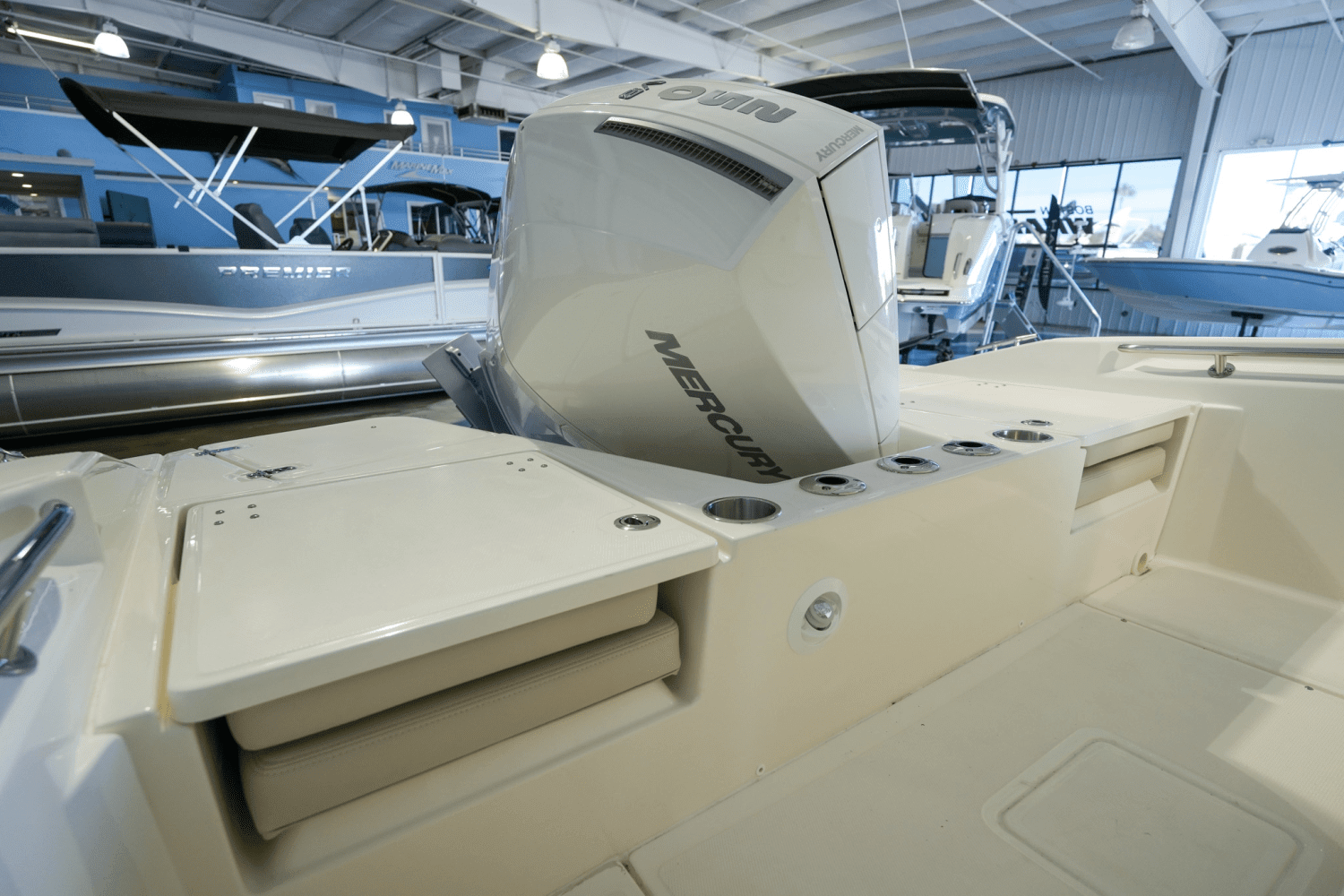 2024 Boston Whaler 220 Dauntless Image Thumbnail #17