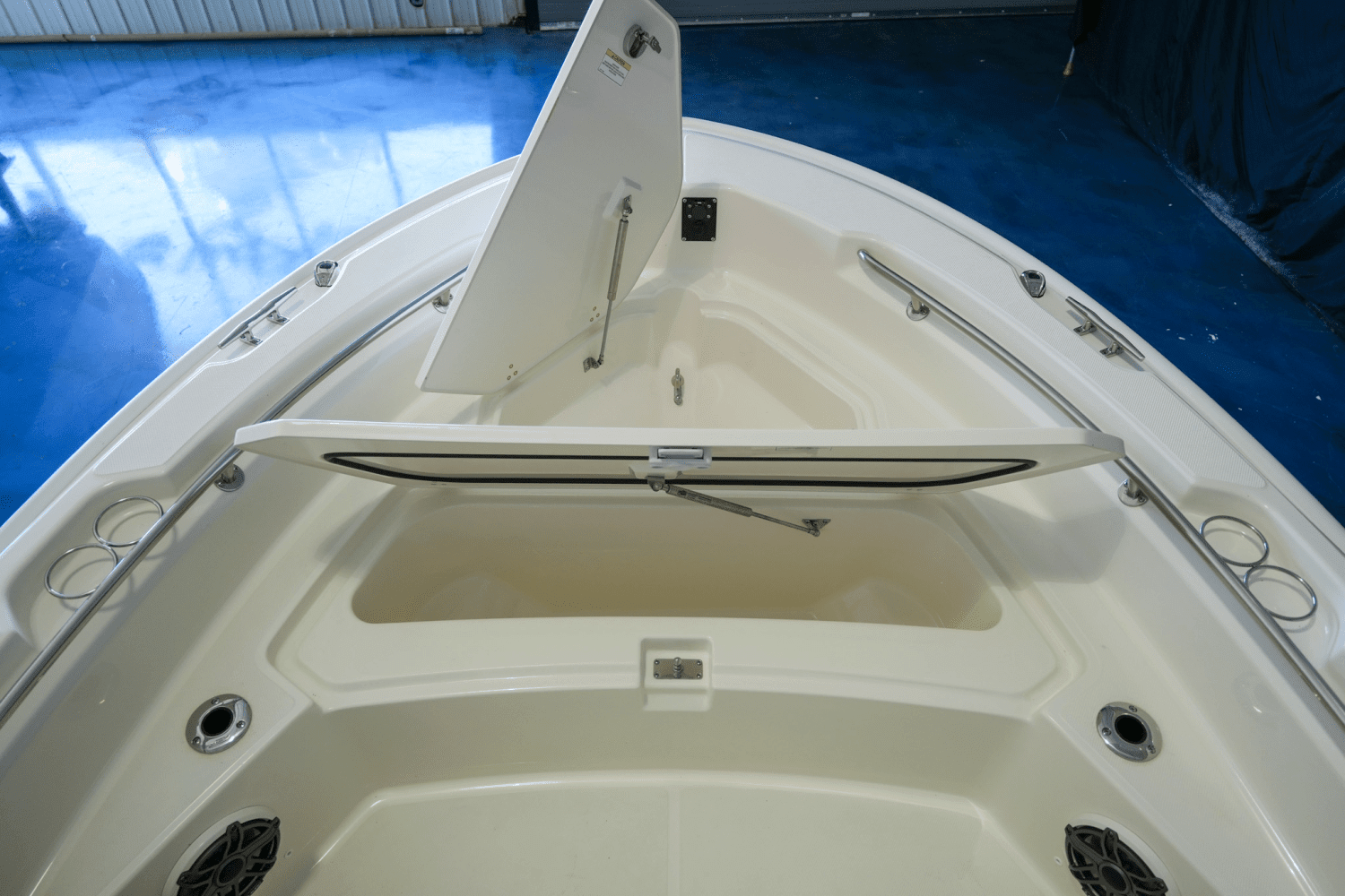 2024 Boston Whaler 220 Dauntless Image Thumbnail #9