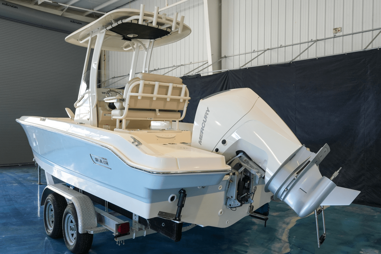 2024 Boston Whaler 220 Dauntless Image Thumbnail #5