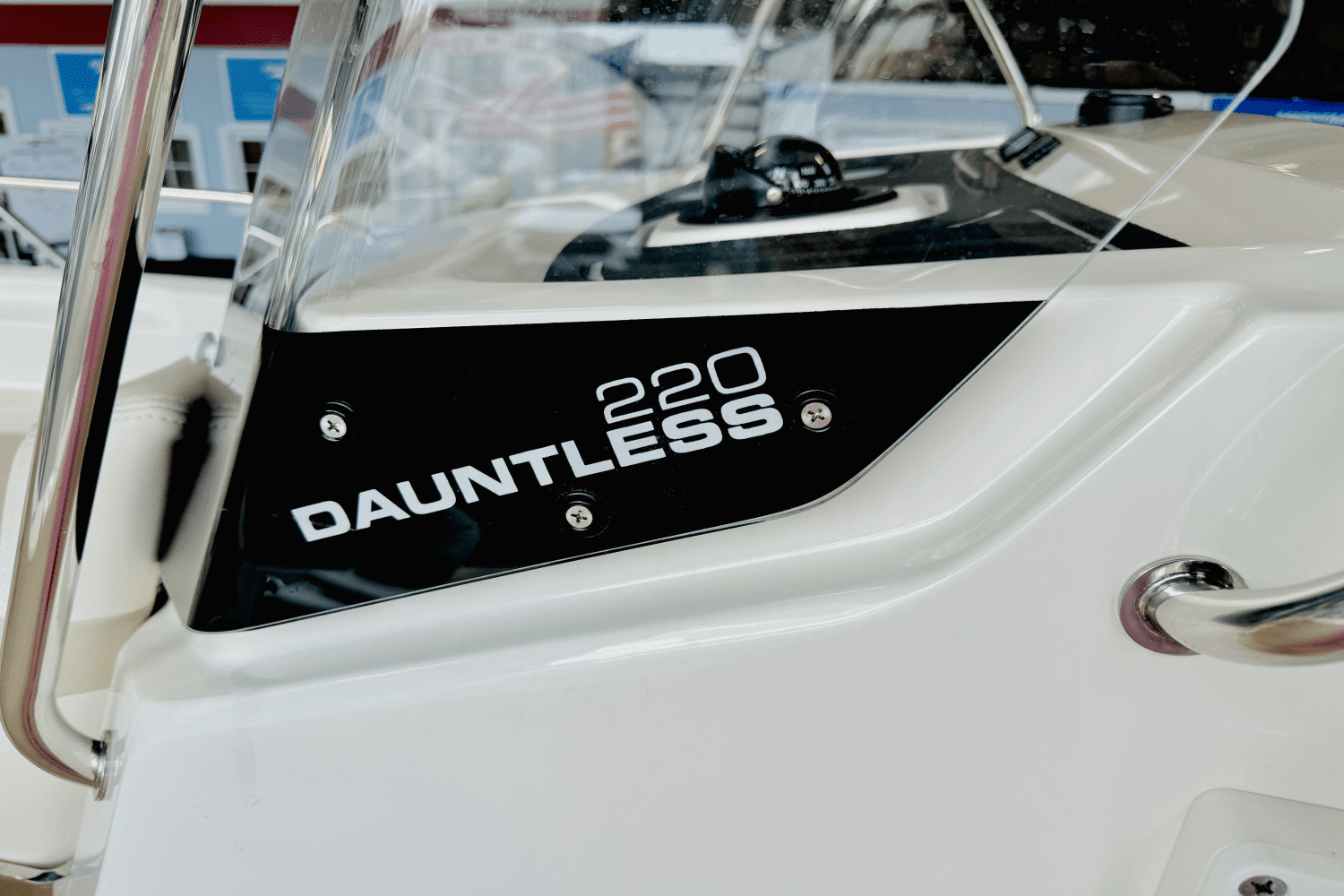 2025 Boston Whaler 220 Dauntless Image Thumbnail #22