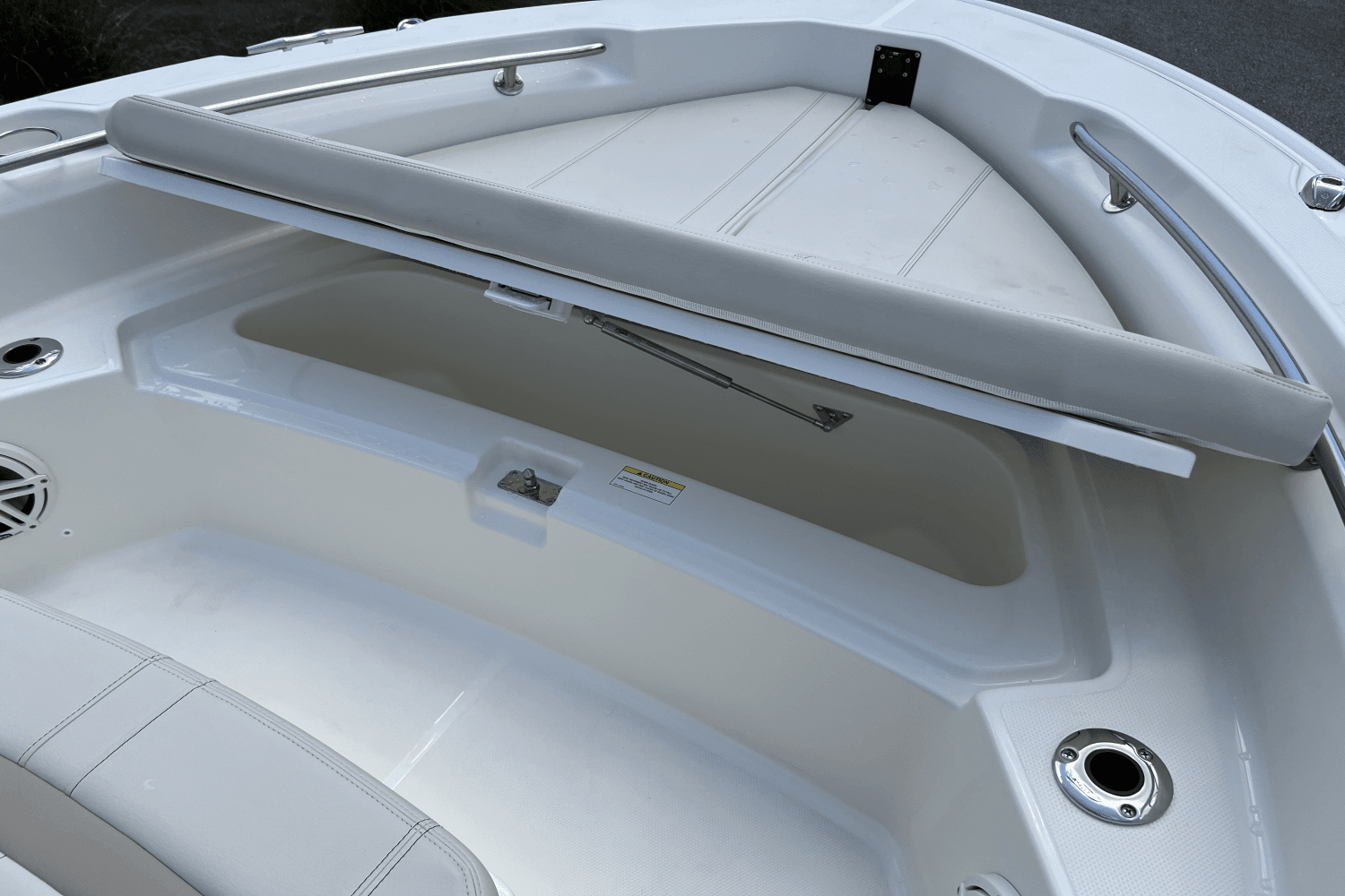 2025 Boston Whaler 220 Dauntless Image Thumbnail #18