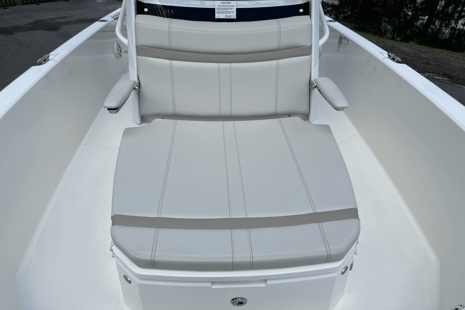 2025 Boston Whaler 220 Dauntless Image Thumbnail #15