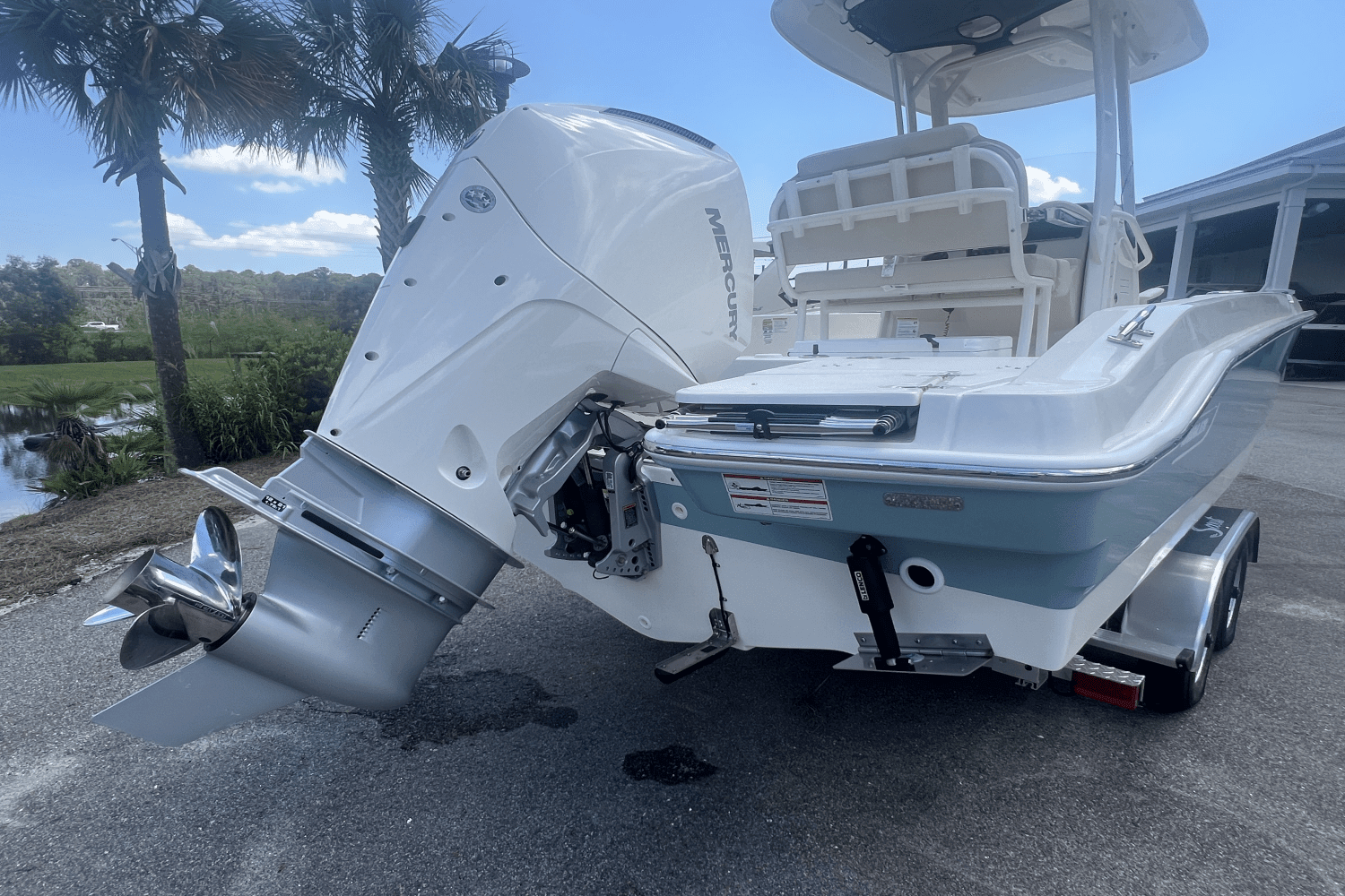 Thumbnail 2 for 2025 Boston Whaler 220 Dauntless