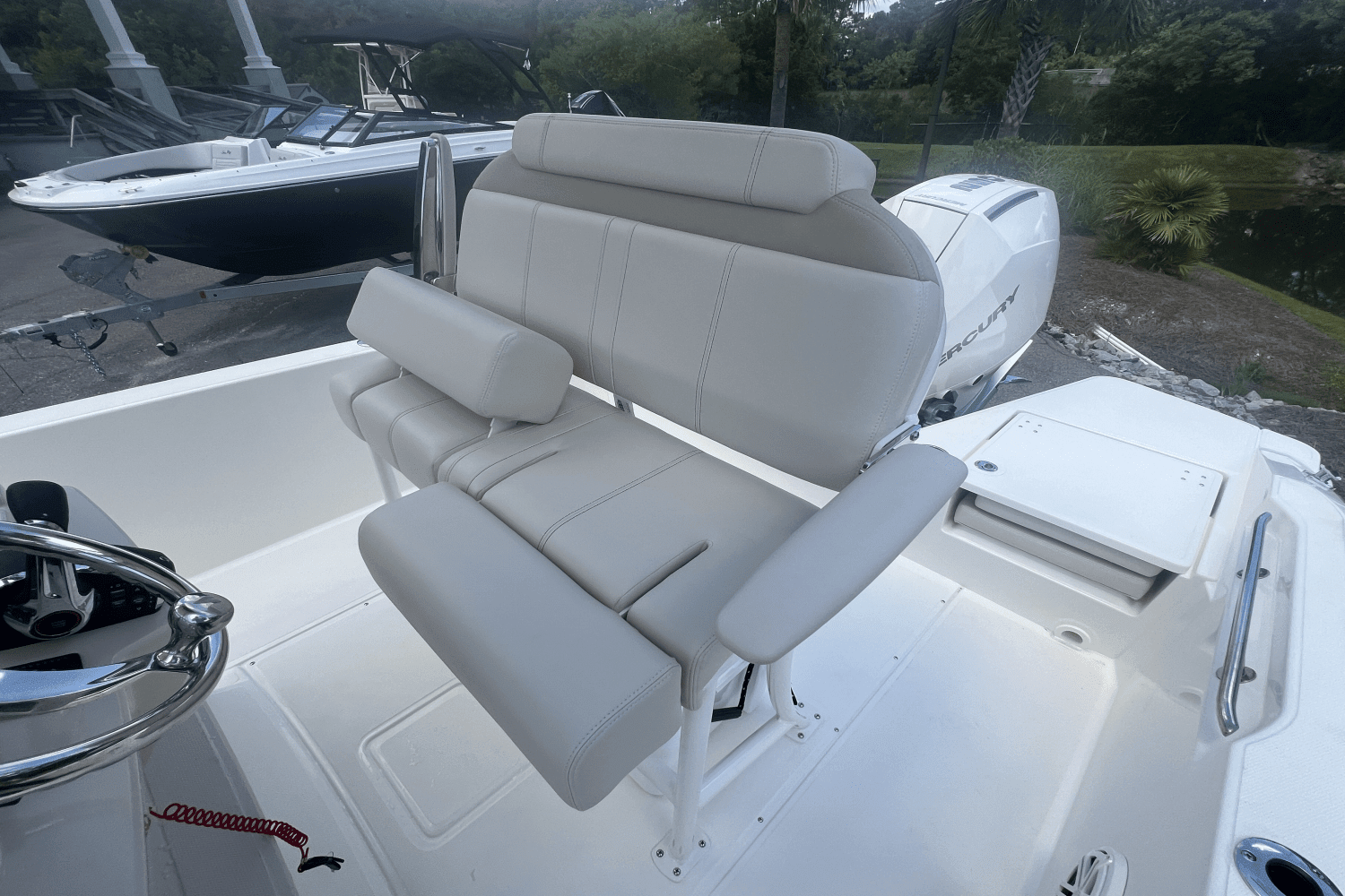 2025 Boston Whaler 220 Dauntless Image Thumbnail #13