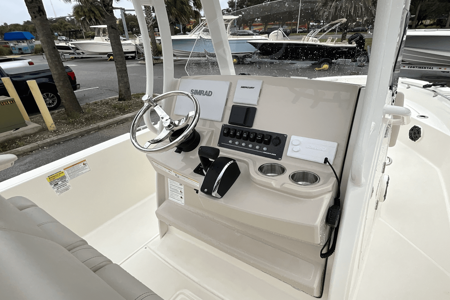 2025 Boston Whaler 220 Dauntless Image Thumbnail #15