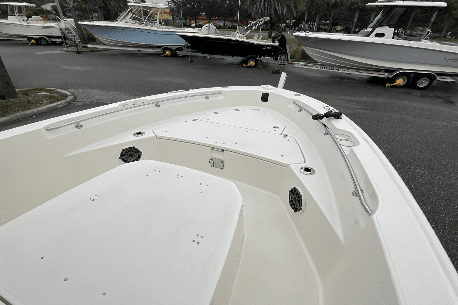 2025 Boston Whaler 220 Dauntless Image Thumbnail #12