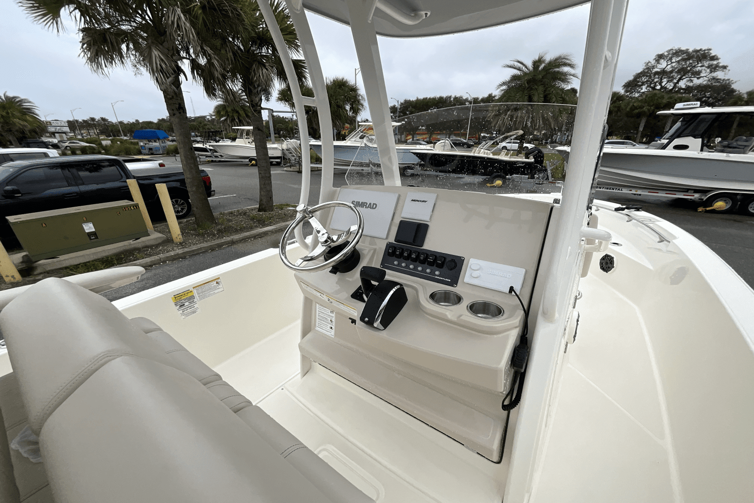 2025 Boston Whaler 220 Dauntless Image Thumbnail #16