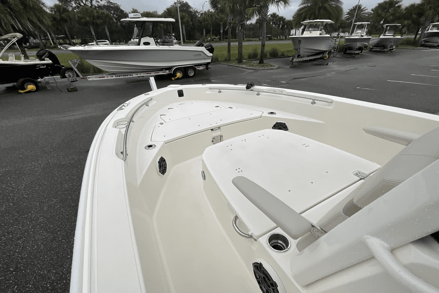 2025 Boston Whaler 220 Dauntless Image Thumbnail #11