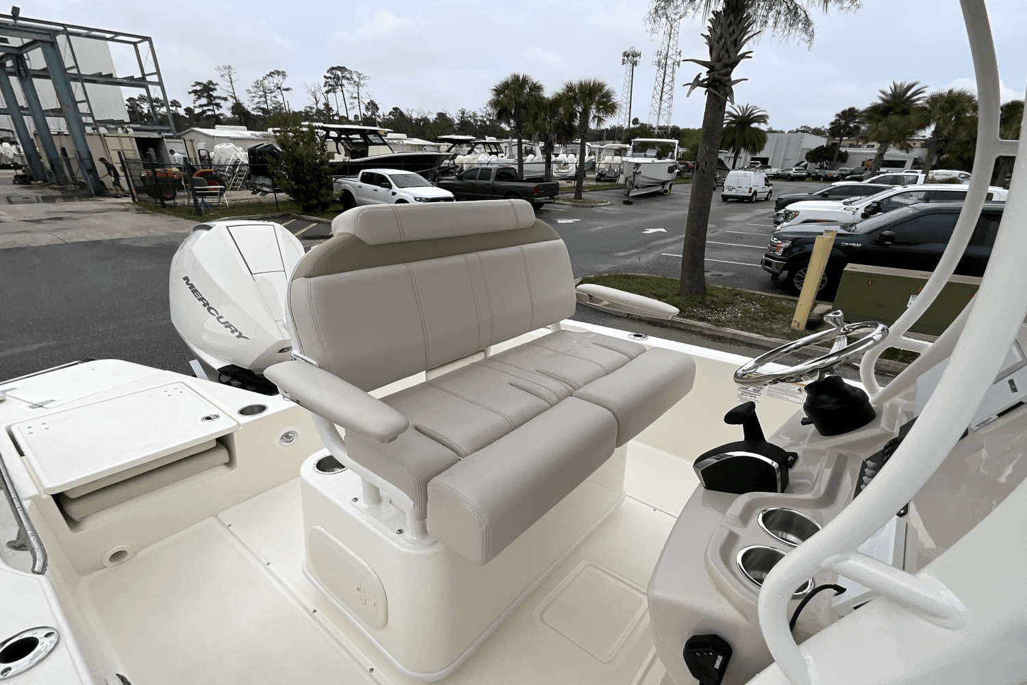 2025 Boston Whaler 220 Dauntless Image Thumbnail #9