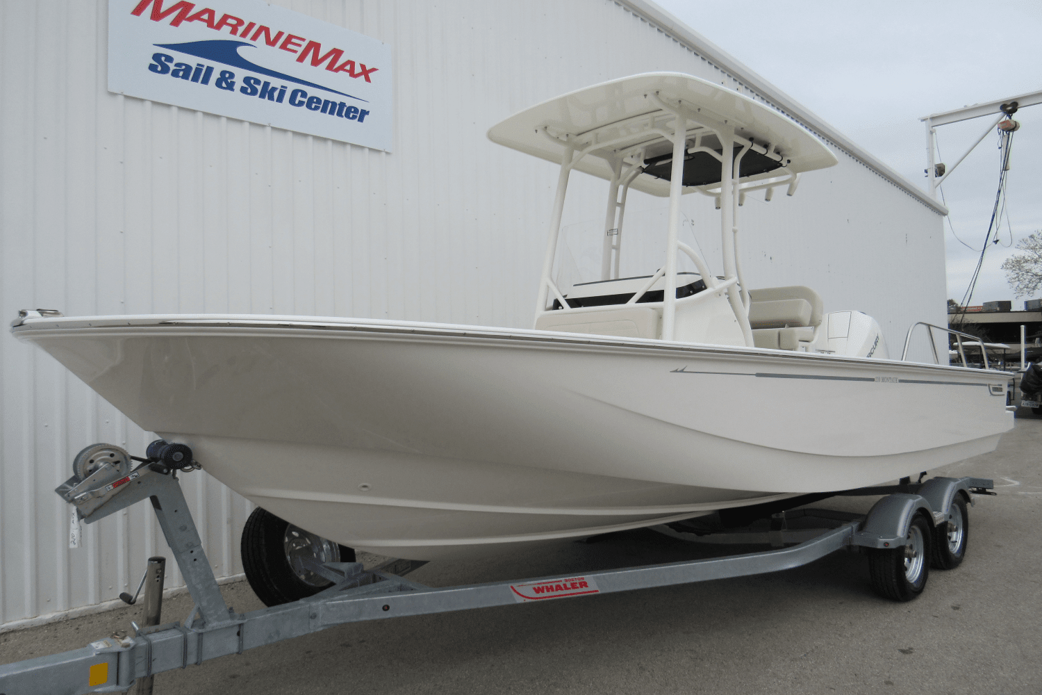 Thumbnail 3 for 2024 Boston Whaler 210 Montauk