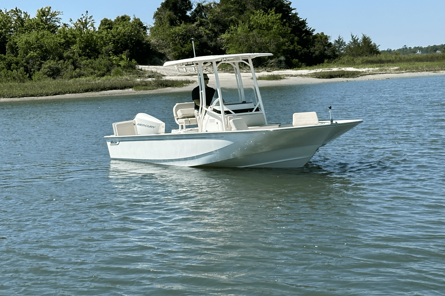 Thumbnail 3 for 2024 Boston Whaler 210 Montauk