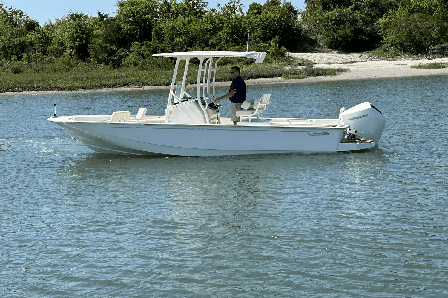 2024 Boston Whaler 210 Montauk Image Thumbnail #11