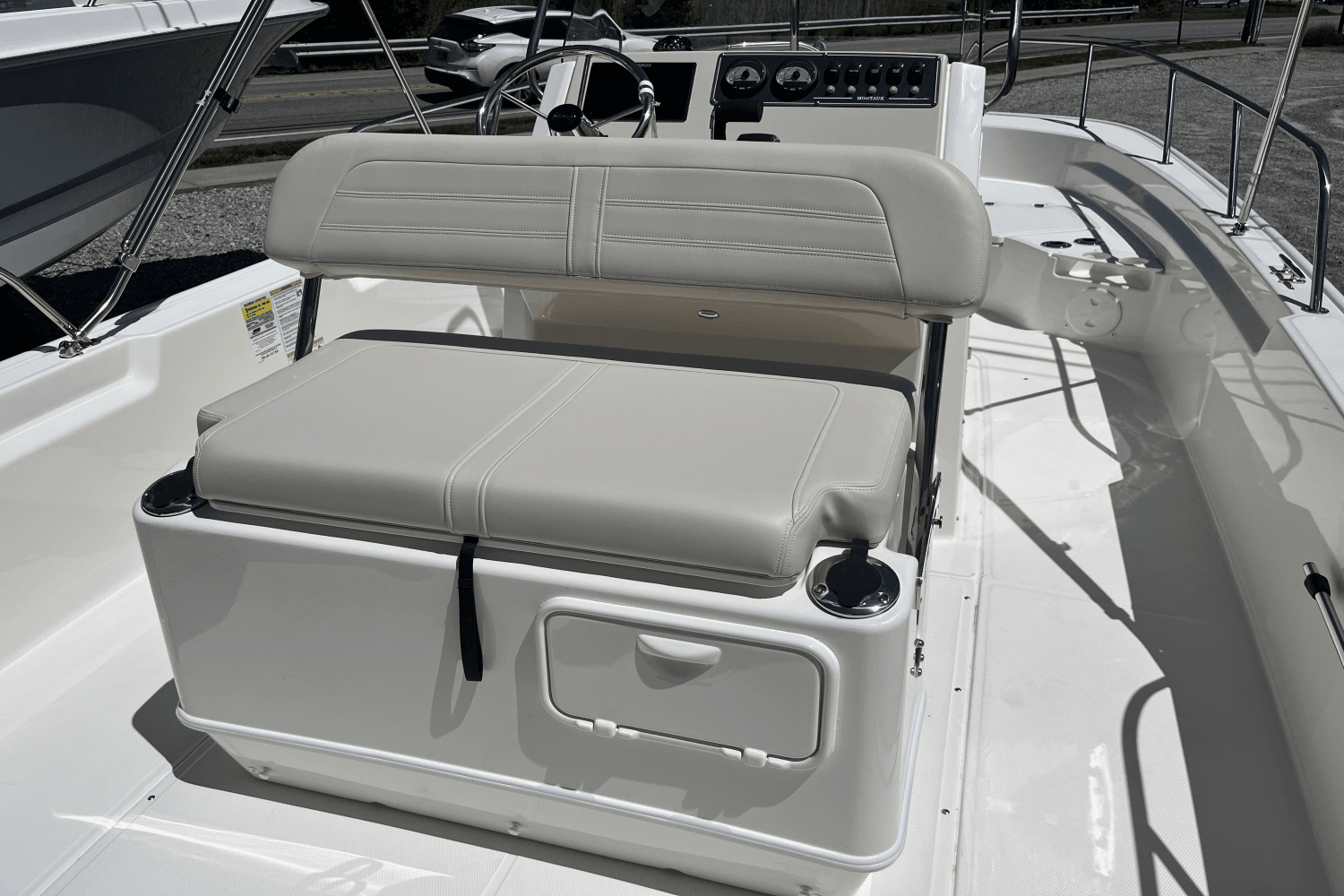 2024 Boston Whaler 210 Montauk Image Thumbnail #6