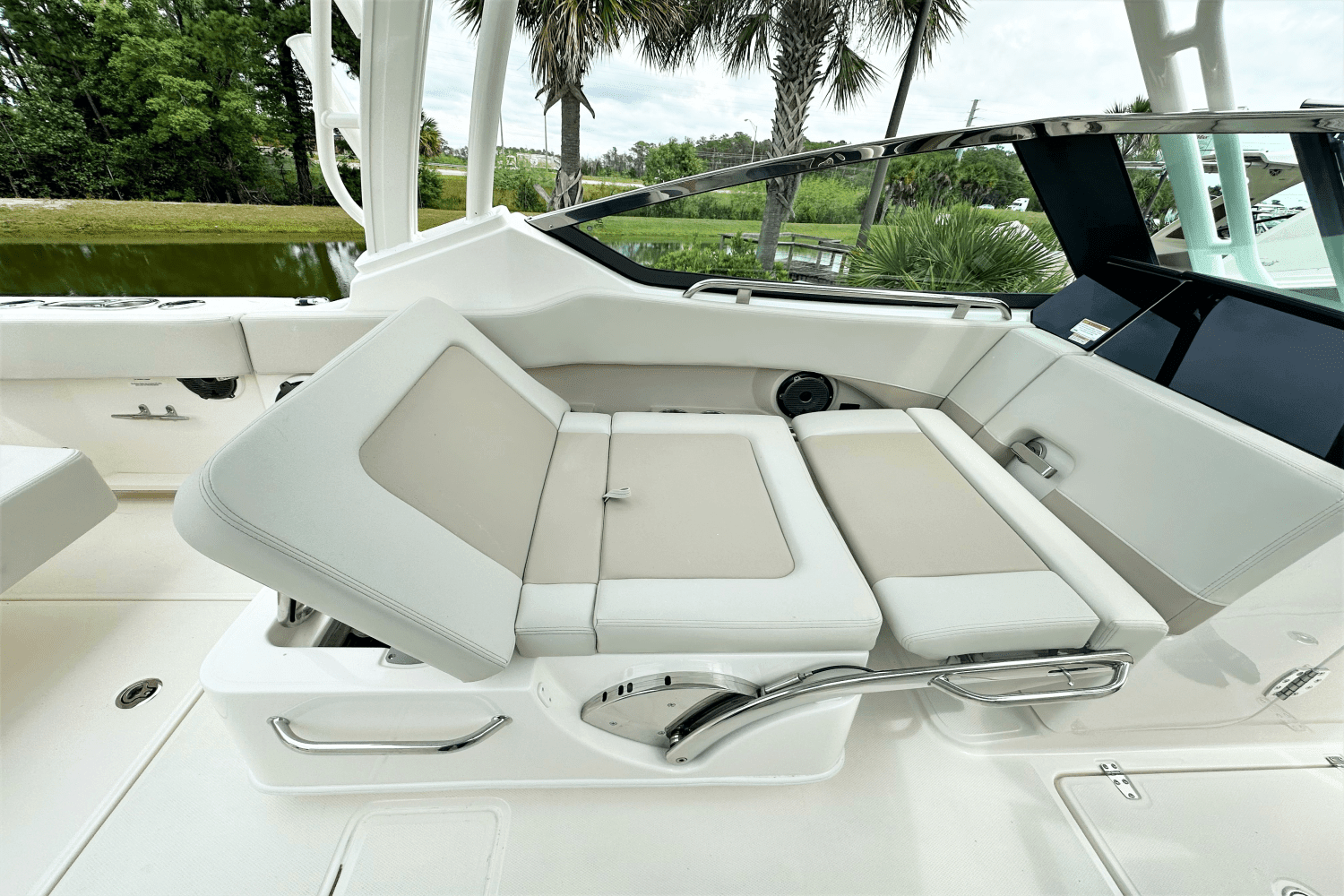 2025 Boston Whaler 240 Vantage Image Thumbnail #17