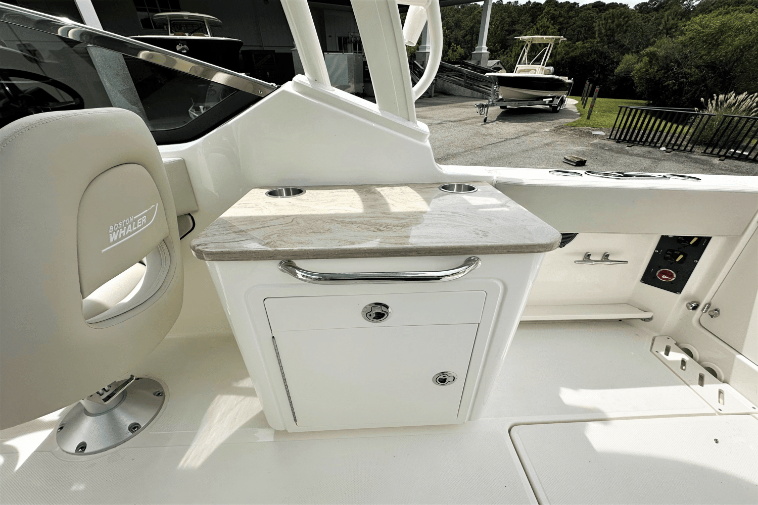 2025 Boston Whaler 240 Vantage Image Thumbnail #12