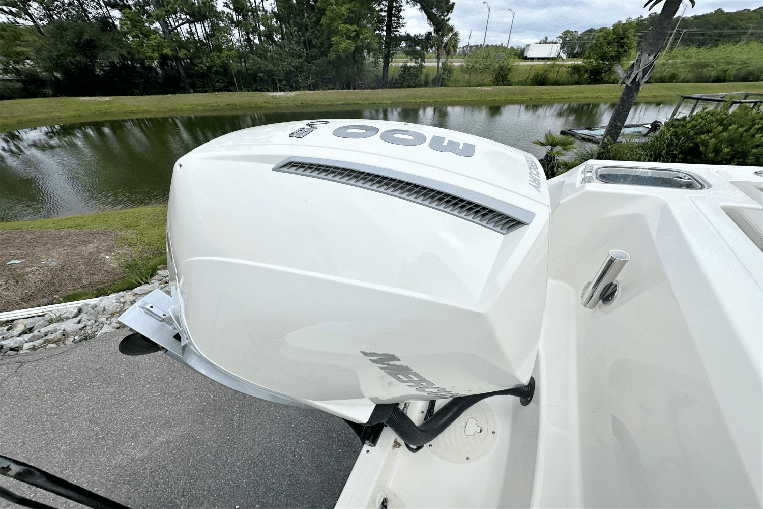 2025 Boston Whaler 240 Vantage Image Thumbnail #5