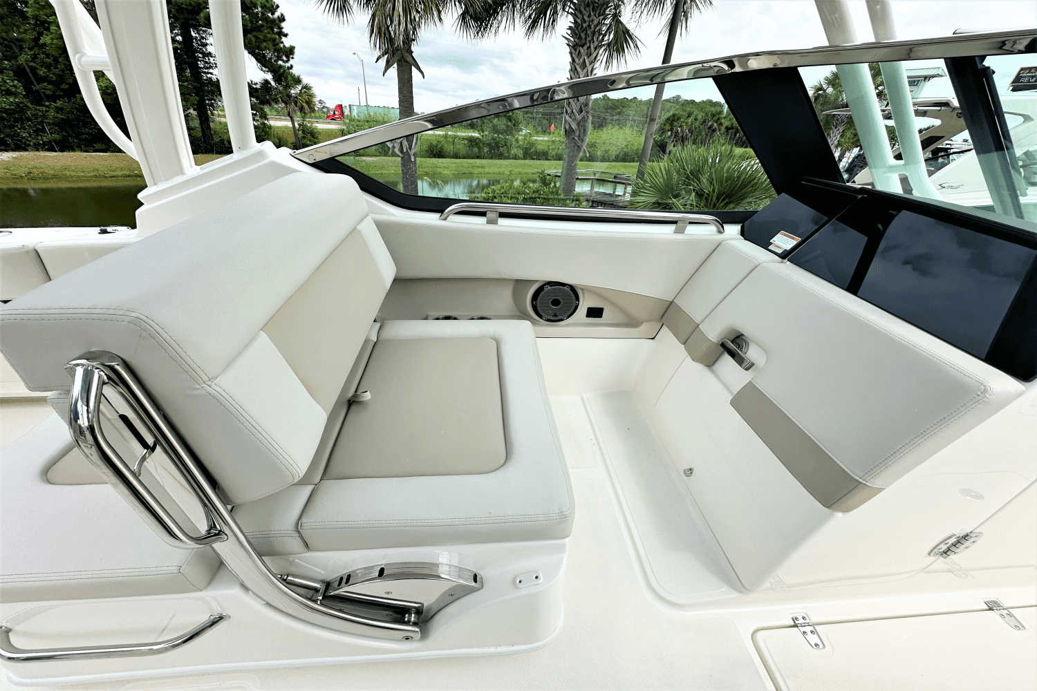 2025 Boston Whaler 240 Vantage Image Thumbnail #15