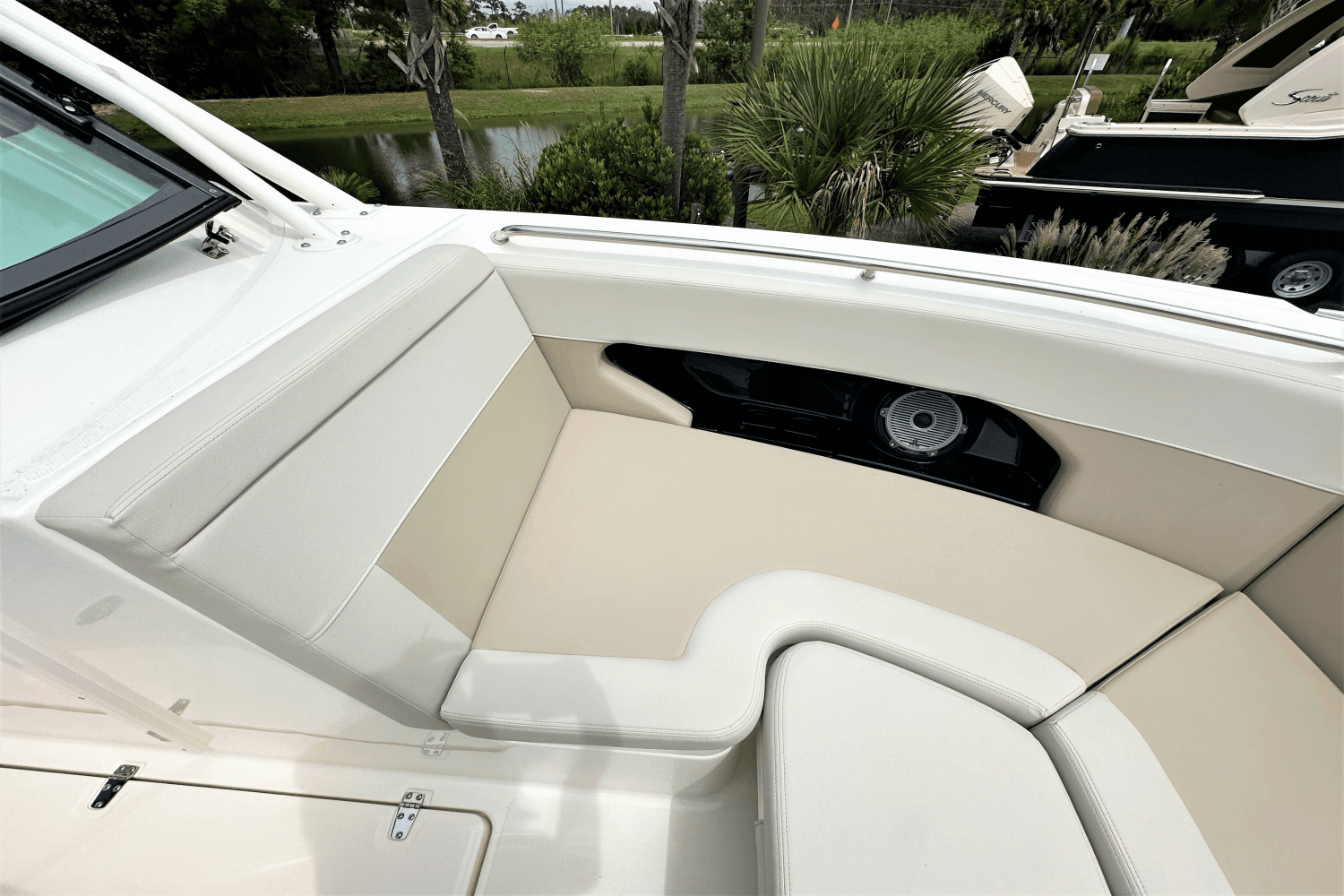 2025 Boston Whaler 240 Vantage Image Thumbnail #21