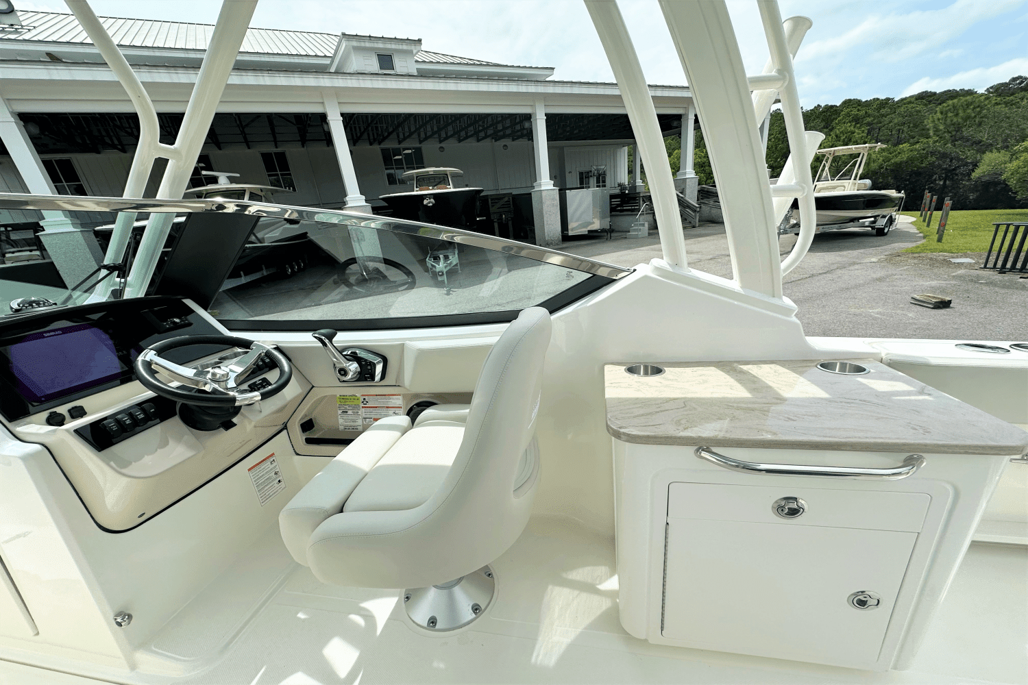 2025 Boston Whaler 240 Vantage Image Thumbnail #13