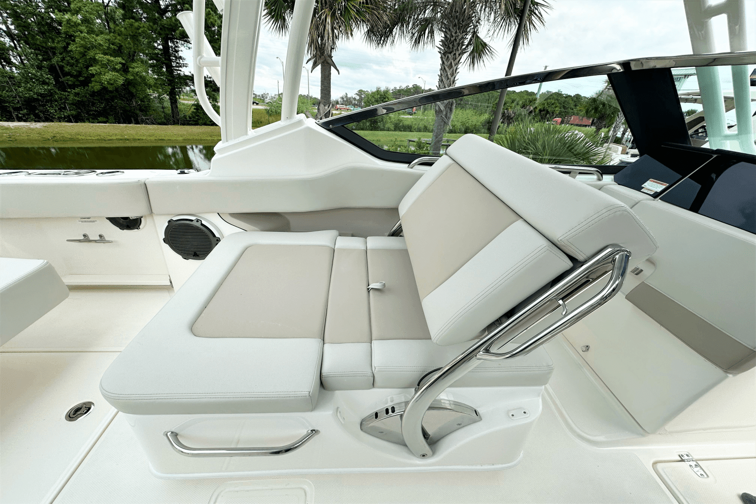 2025 Boston Whaler 240 Vantage Image Thumbnail #16