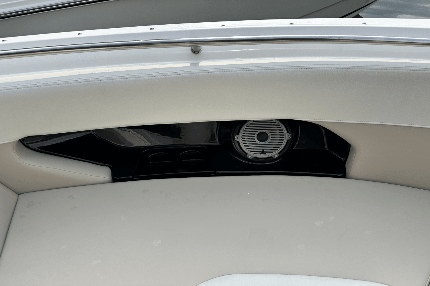 2025 Boston Whaler 240 Vantage Image Thumbnail #5