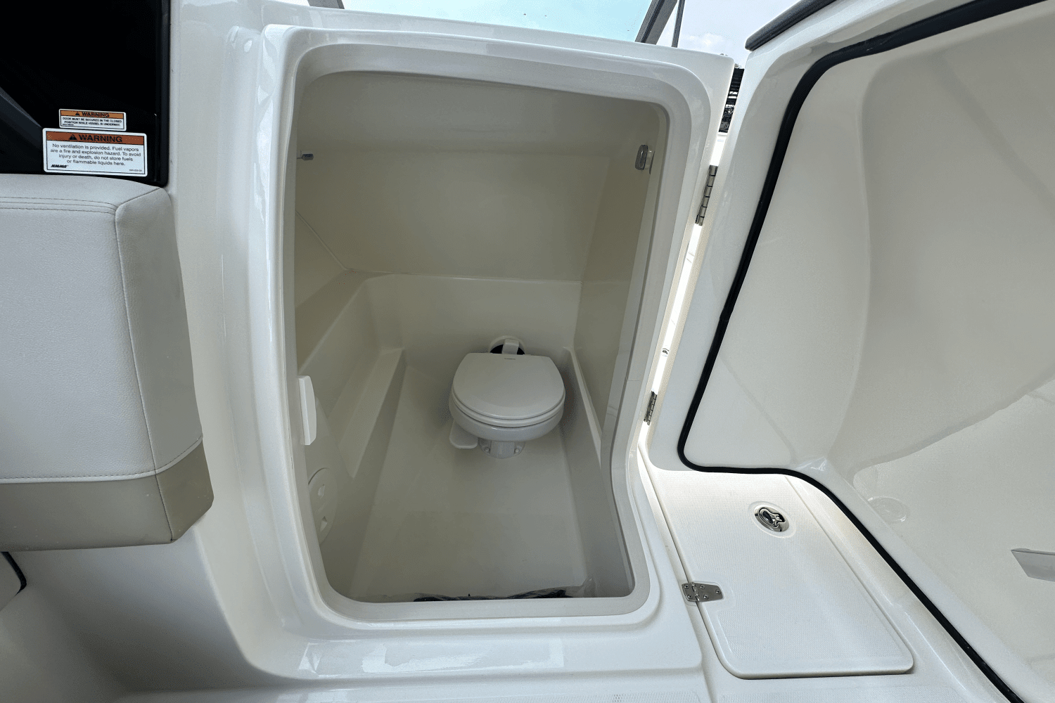 2025 Boston Whaler 240 Vantage Image Thumbnail #15