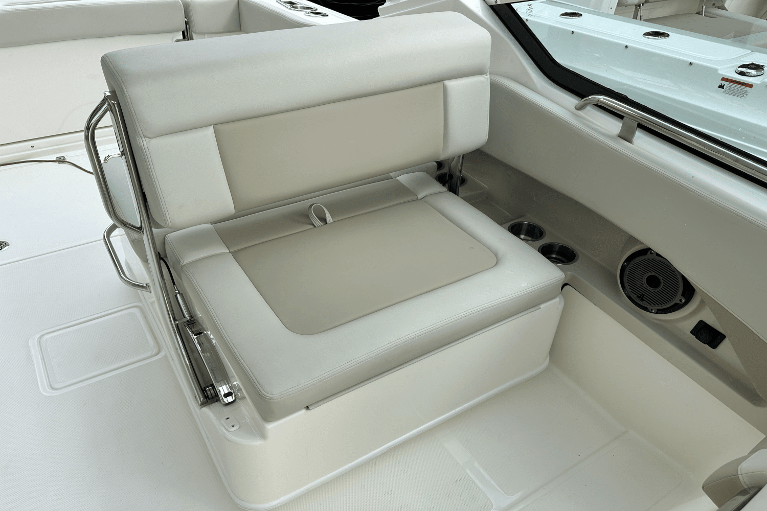 2025 Boston Whaler 240 Vantage Image Thumbnail #17