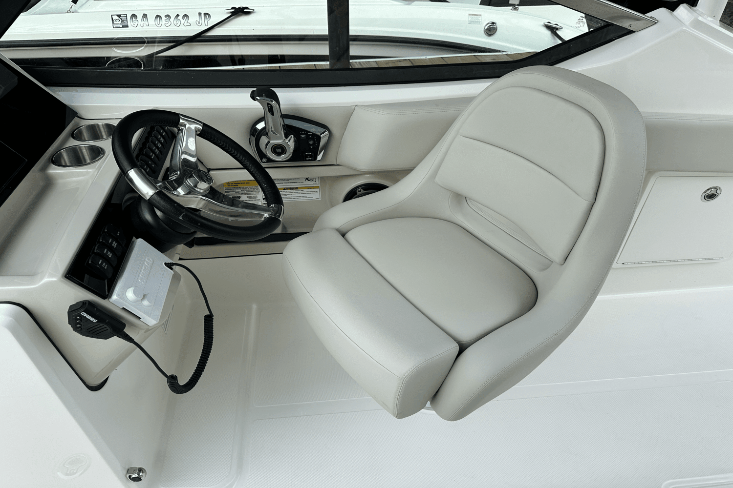 2025 Boston Whaler 240 Vantage Image Thumbnail #10