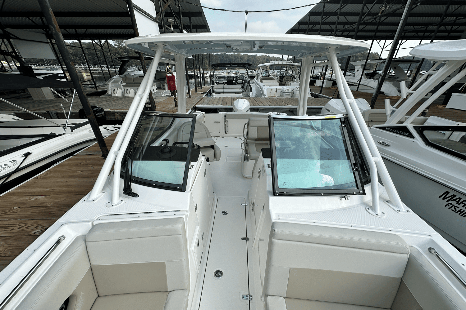 2025 Boston Whaler 240 Vantage Image Thumbnail #7