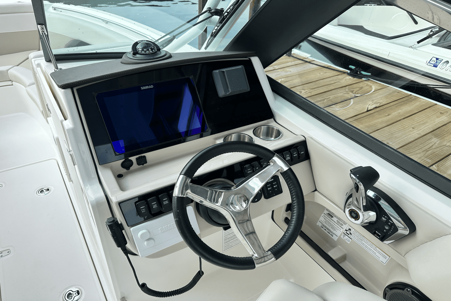 2025 Boston Whaler 240 Vantage Image Thumbnail #11