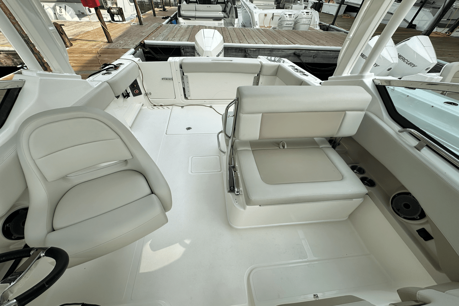 2025 Boston Whaler 240 Vantage Image Thumbnail #16