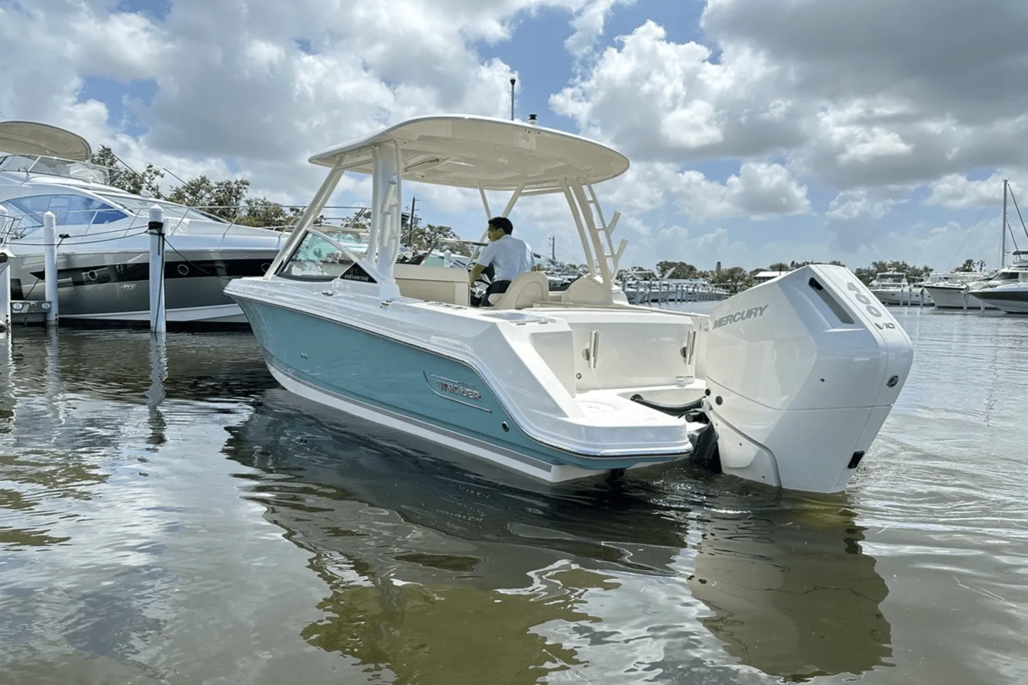 2025 Boston Whaler 240 Vantage Image Thumbnail #9